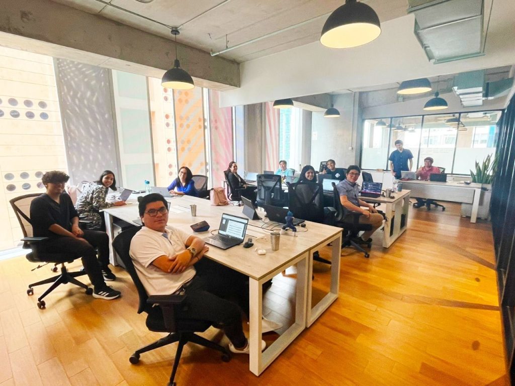 El equipo de Inventiva Solutions en estrenando oficinas